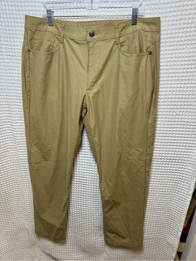 Swiss Tech Men's Khaki Chinos - Tan